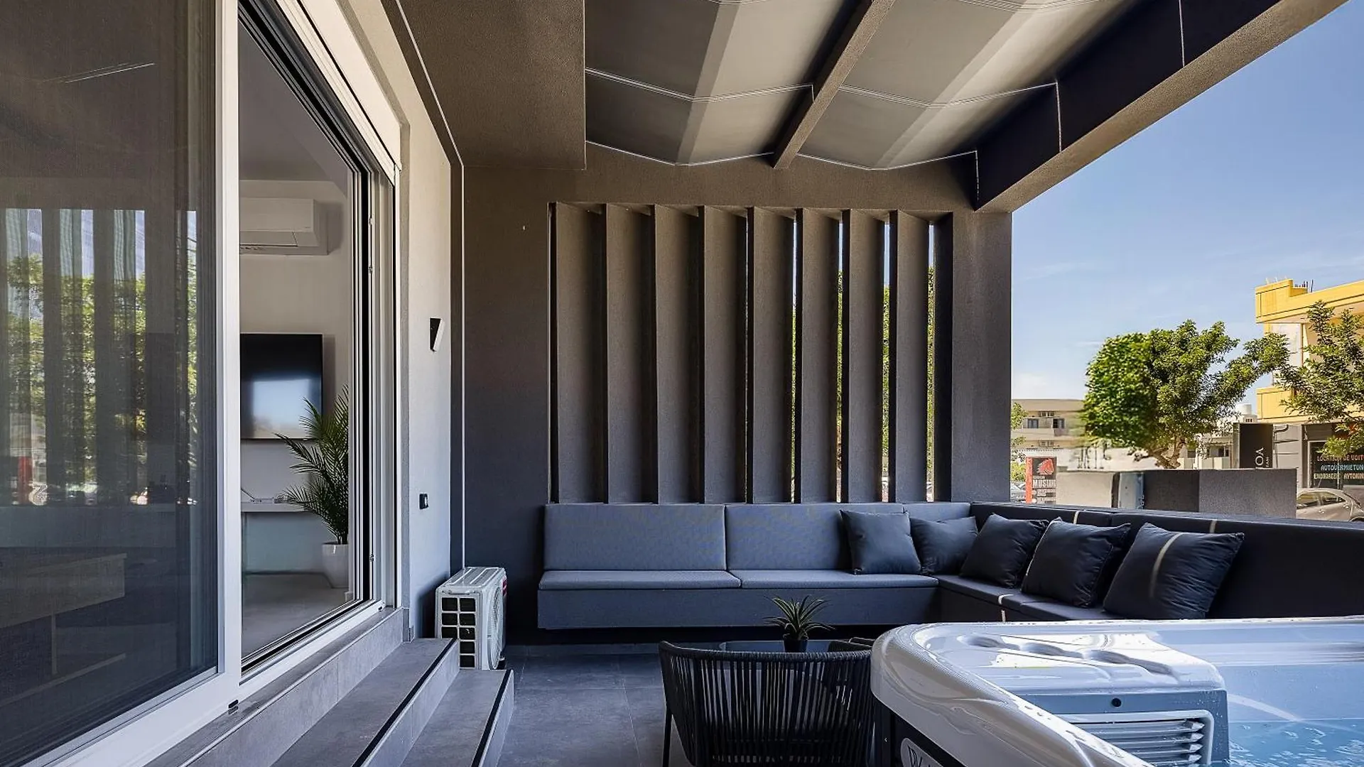 Apartment Maxi Suite 75 With Jacuzzi,By Idealstay Experience Gazi
